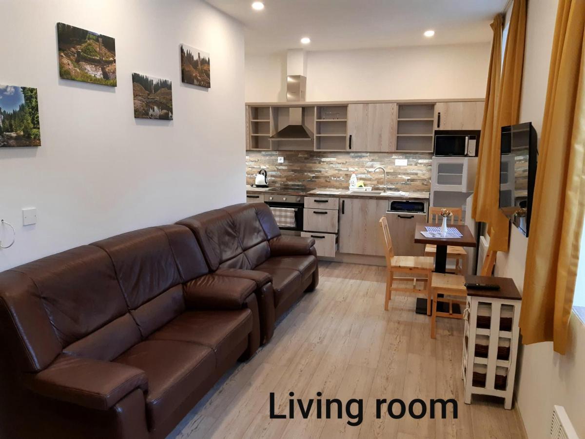 Apartmany Pod Marianskymi Schody ألبيرتشيك في ييزريسكي هوراش المظهر الخارجي الصورة