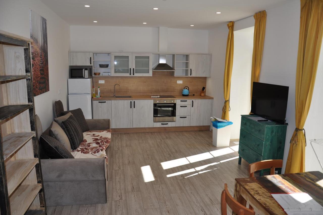 Apartmany Pod Marianskymi Schody ألبيرتشيك في ييزريسكي هوراش المظهر الخارجي الصورة