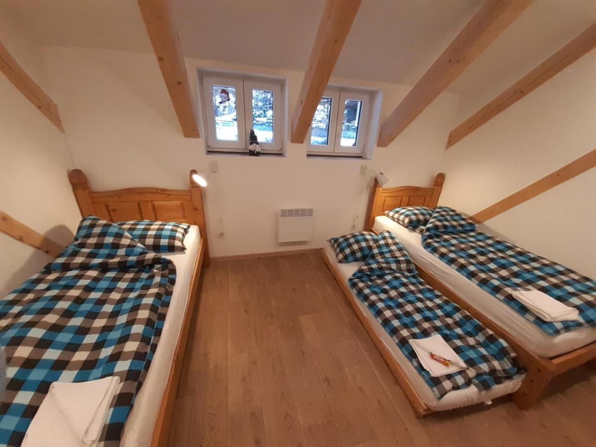 Apartmany Pod Marianskymi Schody ألبيرتشيك في ييزريسكي هوراش المظهر الخارجي الصورة