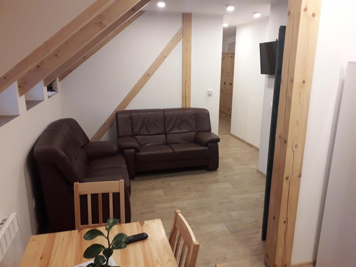 Apartmany Pod Marianskymi Schody ألبيرتشيك في ييزريسكي هوراش المظهر الخارجي الصورة