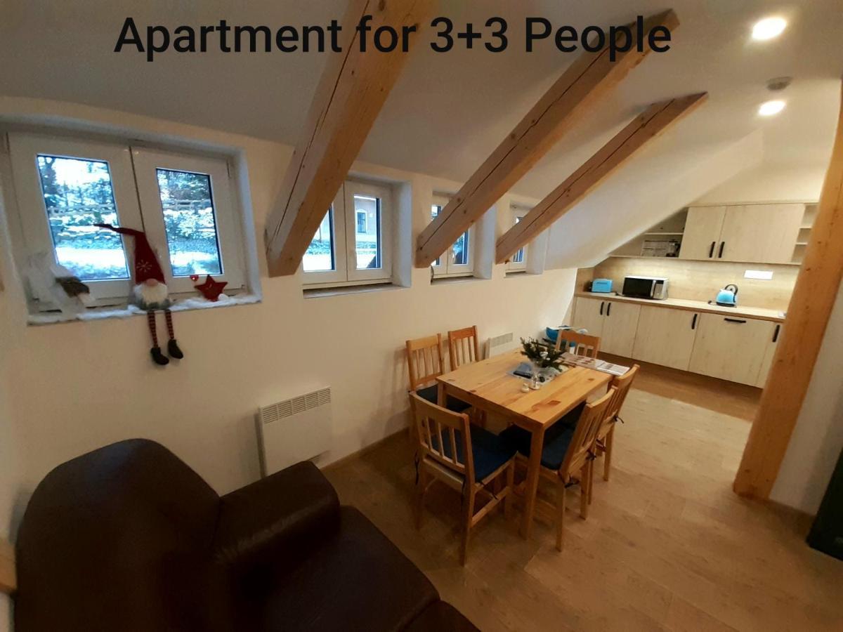 Apartmany Pod Marianskymi Schody ألبيرتشيك في ييزريسكي هوراش المظهر الخارجي الصورة