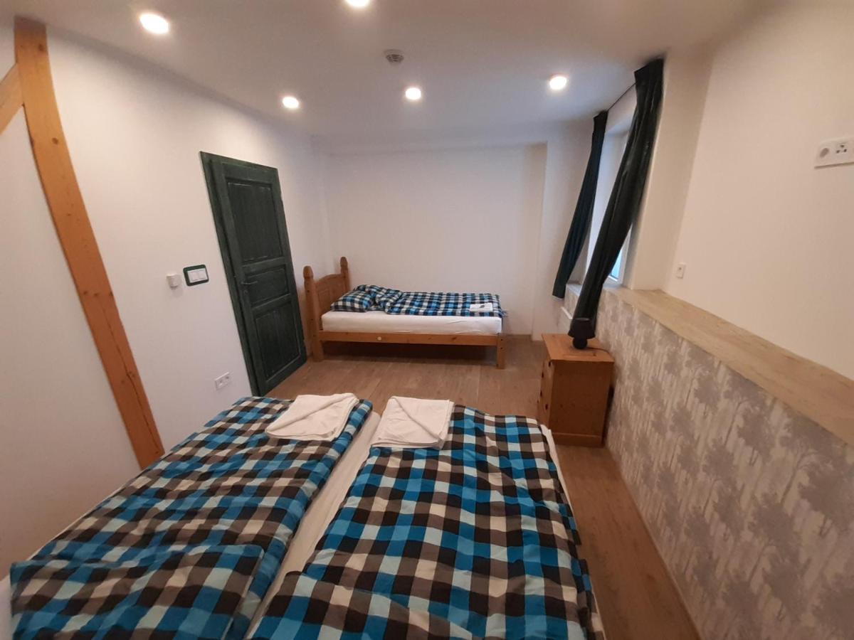 Apartmany Pod Marianskymi Schody ألبيرتشيك في ييزريسكي هوراش المظهر الخارجي الصورة