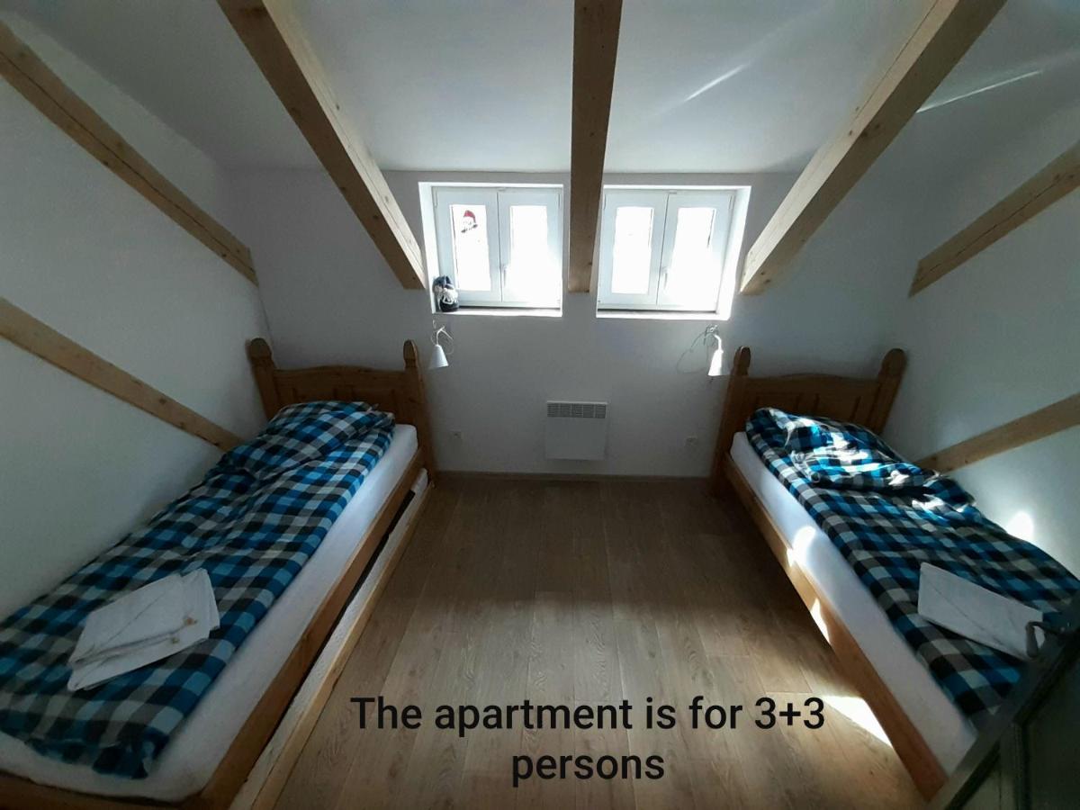 Apartmany Pod Marianskymi Schody ألبيرتشيك في ييزريسكي هوراش المظهر الخارجي الصورة