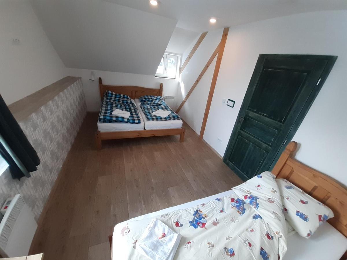 Apartmany Pod Marianskymi Schody ألبيرتشيك في ييزريسكي هوراش المظهر الخارجي الصورة