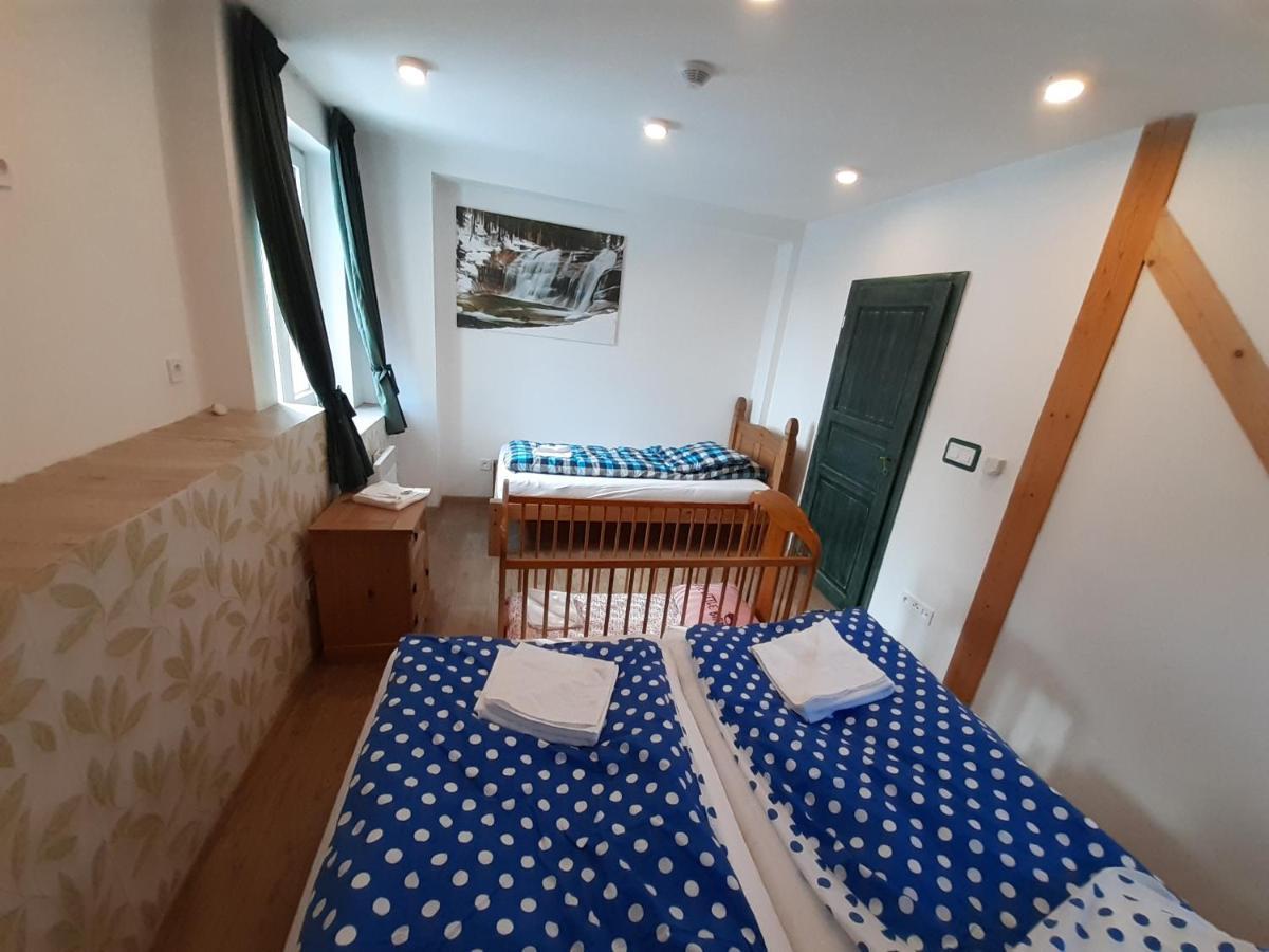 Apartmany Pod Marianskymi Schody ألبيرتشيك في ييزريسكي هوراش المظهر الخارجي الصورة