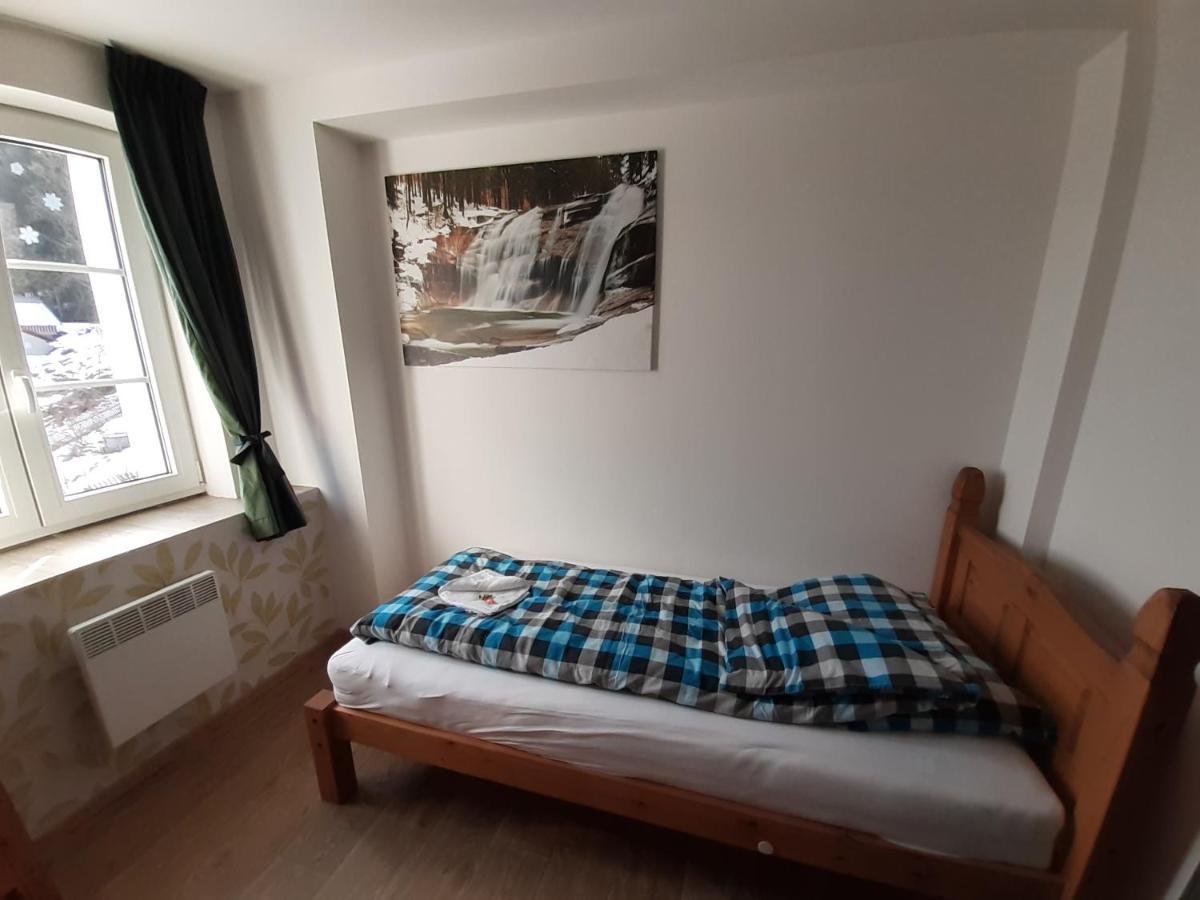Apartmany Pod Marianskymi Schody ألبيرتشيك في ييزريسكي هوراش المظهر الخارجي الصورة