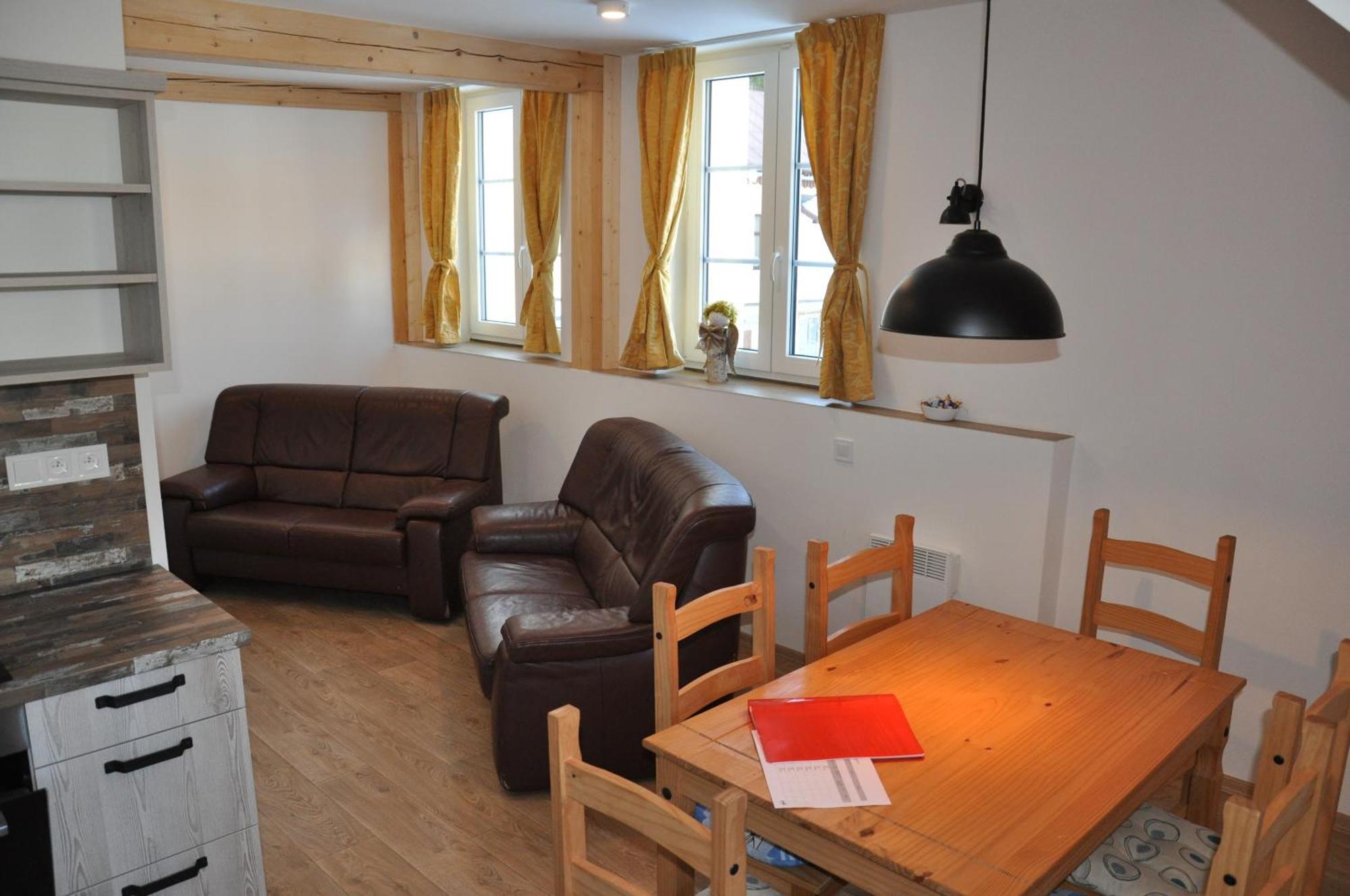 Apartmany Pod Marianskymi Schody ألبيرتشيك في ييزريسكي هوراش المظهر الخارجي الصورة